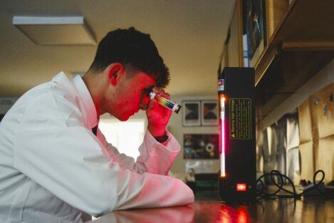 student looking at a red light